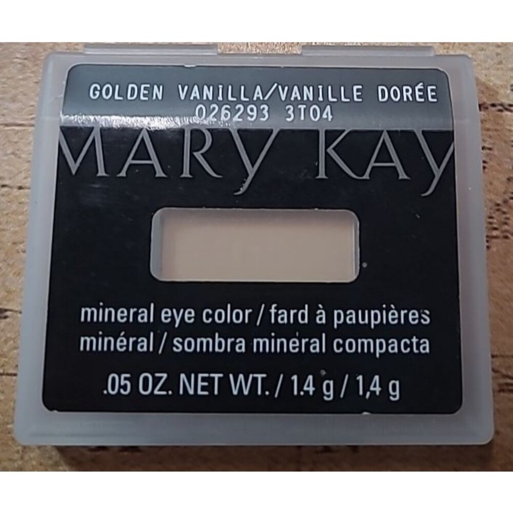 Mary Kay Mineral Eye Color Golden Vanilla  With Applicator 026293